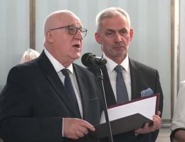 Poseł Franciszek Sterczewski - Wręczenie zaświadczenia o wyborze 26 października 2023 roku.